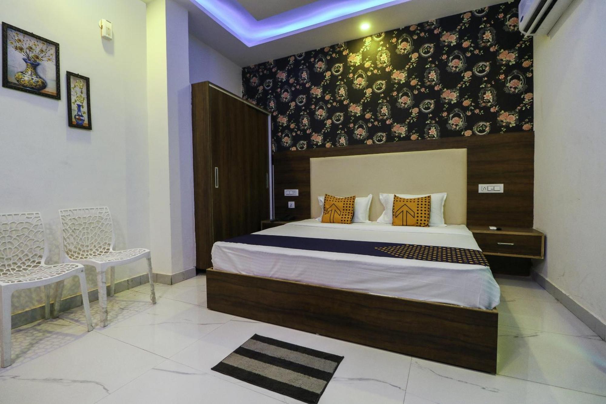 Spot On Hotel White Rose Zirakpur Eksteriør billede